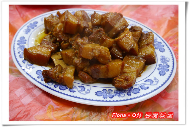 【家族新春四日遊。DAY4下】新北。平溪 - 觀賞氣勢磅礡的十分瀑布+十分老街放天燈初體驗+平溪老街尋找最古老郵筒，悠哉的在老街閒晃一下午。