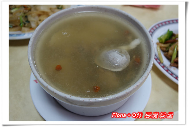 【家族新春四日遊。DAY4下】新北。平溪 - 觀賞氣勢磅礡的十分瀑布+十分老街放天燈初體驗+平溪老街尋找最古老郵筒，悠哉的在老街閒晃一下午。