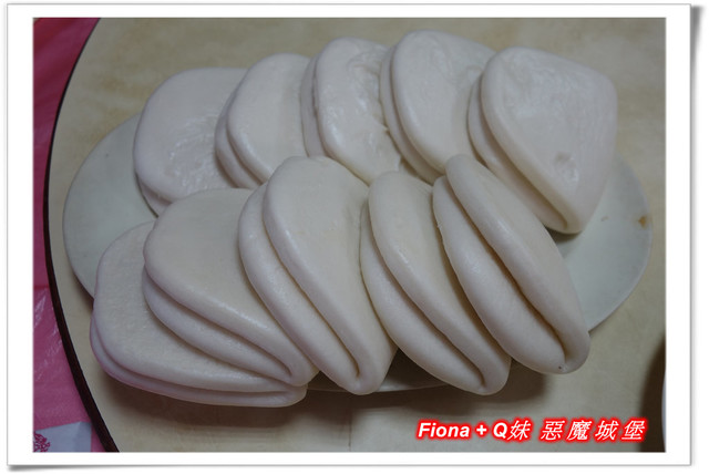 【家族新春四日遊。DAY4下】新北。平溪 - 觀賞氣勢磅礡的十分瀑布+十分老街放天燈初體驗+平溪老街尋找最古老郵筒，悠哉的在老街閒晃一下午。