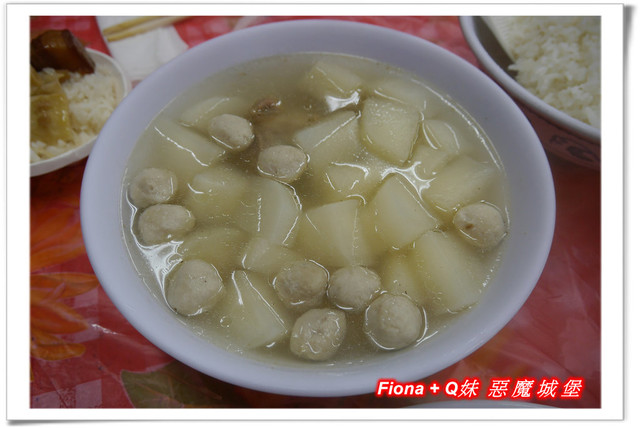 【家族新春四日遊。DAY4下】新北。平溪 - 觀賞氣勢磅礡的十分瀑布+十分老街放天燈初體驗+平溪老街尋找最古老郵筒，悠哉的在老街閒晃一下午。