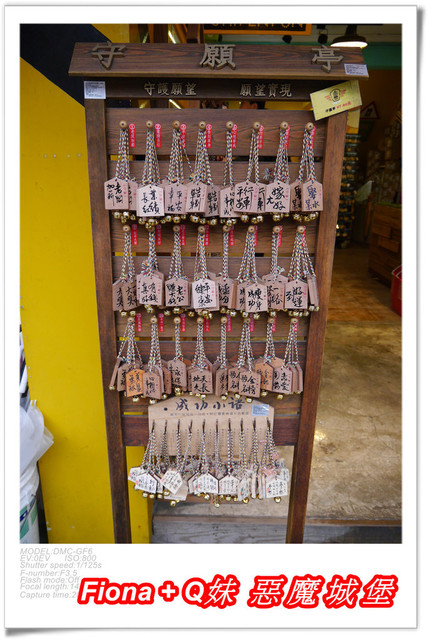 【家族新春四日遊。DAY4下】新北。平溪 - 觀賞氣勢磅礡的十分瀑布+十分老街放天燈初體驗+平溪老街尋找最古老郵筒，悠哉的在老街閒晃一下午。