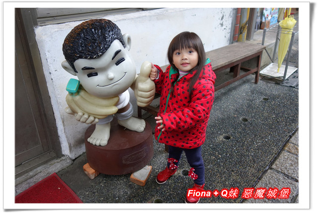 【家族新春四日遊。DAY4下】新北。平溪 - 觀賞氣勢磅礡的十分瀑布+十分老街放天燈初體驗+平溪老街尋找最古老郵筒，悠哉的在老街閒晃一下午。