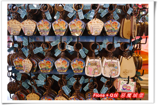 【家族新春四日遊。DAY4下】新北。平溪 - 觀賞氣勢磅礡的十分瀑布+十分老街放天燈初體驗+平溪老街尋找最古老郵筒，悠哉的在老街閒晃一下午。