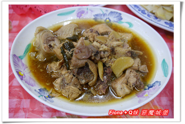 【家族新春四日遊。DAY4下】新北。平溪 - 觀賞氣勢磅礡的十分瀑布+十分老街放天燈初體驗+平溪老街尋找最古老郵筒，悠哉的在老街閒晃一下午。