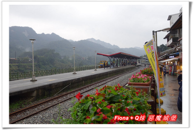 【家族新春四日遊。DAY4下】新北。平溪 - 觀賞氣勢磅礡的十分瀑布+十分老街放天燈初體驗+平溪老街尋找最古老郵筒，悠哉的在老街閒晃一下午。