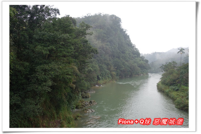 【家族新春四日遊。DAY4下】新北。平溪 - 觀賞氣勢磅礡的十分瀑布+十分老街放天燈初體驗+平溪老街尋找最古老郵筒，悠哉的在老街閒晃一下午。