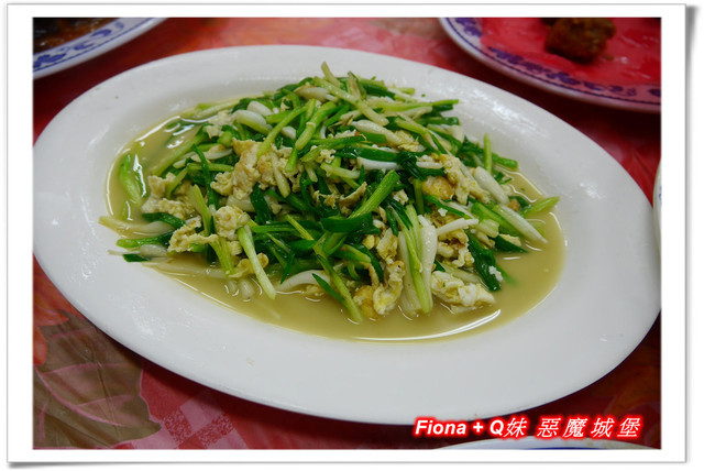 【家族新春四日遊。DAY4下】新北。平溪 - 觀賞氣勢磅礡的十分瀑布+十分老街放天燈初體驗+平溪老街尋找最古老郵筒，悠哉的在老街閒晃一下午。