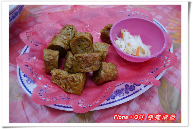 【家族新春四日遊。DAY4下】新北。平溪 - 觀賞氣勢磅礡的十分瀑布+十分老街放天燈初體驗+平溪老街尋找最古老郵筒，悠哉的在老街閒晃一下午。