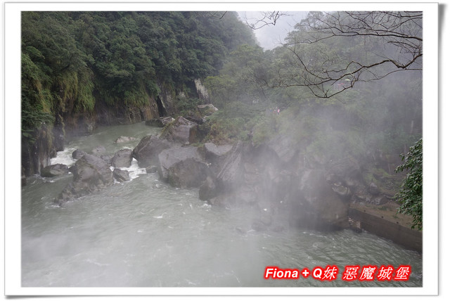 【家族新春四日遊。DAY4下】新北。平溪 - 觀賞氣勢磅礡的十分瀑布+十分老街放天燈初體驗+平溪老街尋找最古老郵筒，悠哉的在老街閒晃一下午。