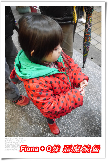 【家族新春四日遊。DAY4下】新北。平溪 - 觀賞氣勢磅礡的十分瀑布+十分老街放天燈初體驗+平溪老街尋找最古老郵筒，悠哉的在老街閒晃一下午。