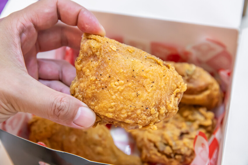 台中市西屯區法大炸雞西屯店|炸雞界的一方之霸!一咬會噴汁的酥脆薄皮炸雞
