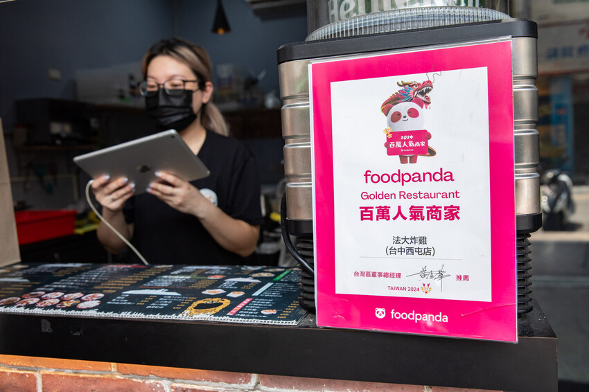 台中市西屯區法大炸雞西屯店|炸雞界的一方之霸!一咬會噴汁的酥脆薄皮炸雞