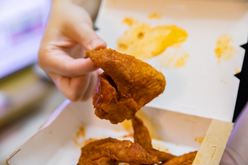 台中市西屯區法大炸雞西屯店|炸雞界的一方之霸!一咬會噴汁的酥脆薄皮炸雞