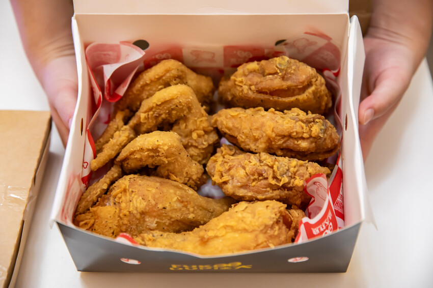 台中市西屯區法大炸雞西屯店|炸雞界的一方之霸!一咬會噴汁的酥脆薄皮炸雞