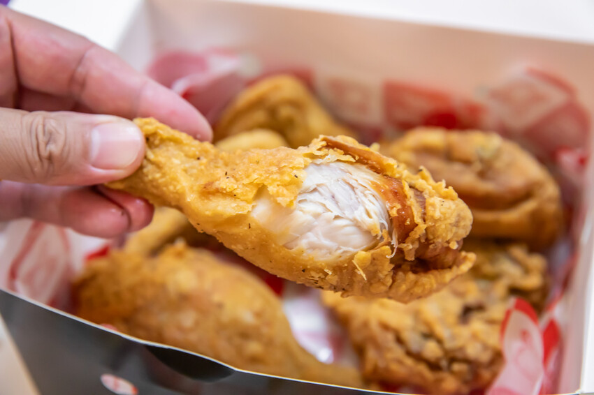 台中市西屯區法大炸雞西屯店|炸雞界的一方之霸!一咬會噴汁的酥脆薄皮炸雞