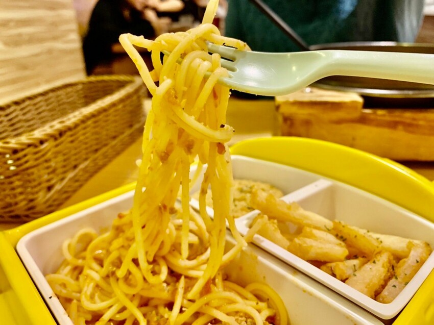 【台北圓山】親子餐廳推薦|歐兔啡食館 台北圓山捷運館 比臉大豬排、車車兒童餐 適合全家人一起來的餐廳 超可愛兔兔陪你吃飯