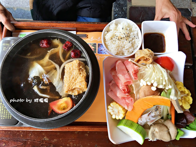 【台中 新社】沐心泉休閒農場●※●一年四季都有不同風貌,現在黃楓mix白雪木,正對時,美哉。