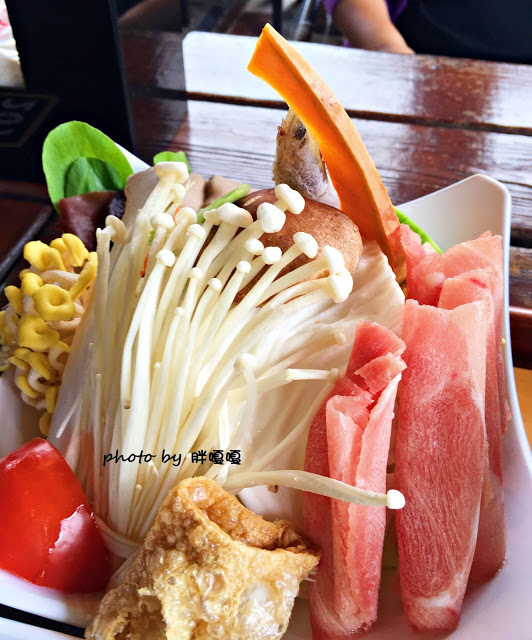 【台中 新社】沐心泉休閒農場●※●一年四季都有不同風貌,現在黃楓mix白雪木,正對時,美哉。