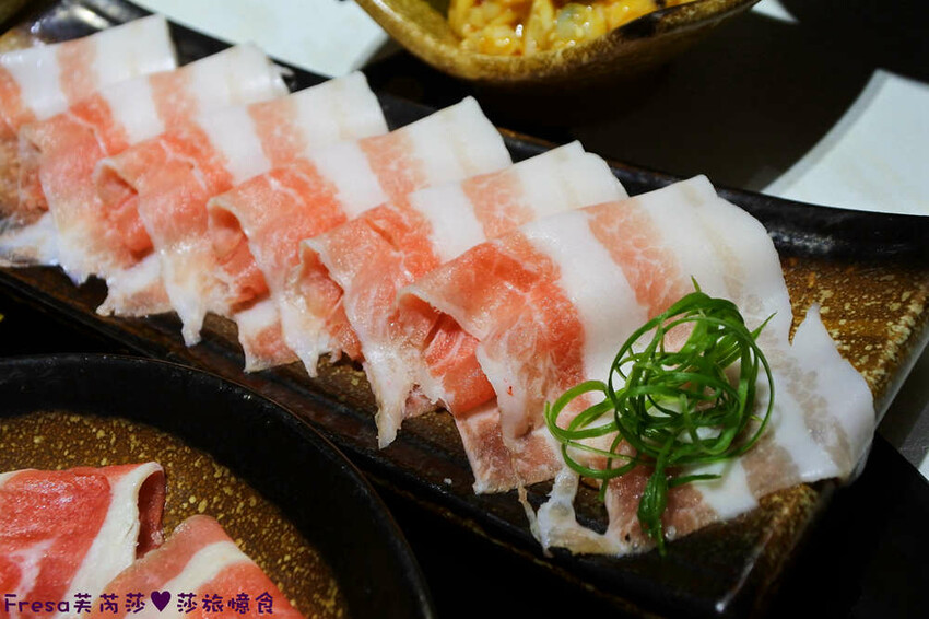 高雄火鍋【粟木小火鍋】深夜平價火鍋＋餐酒料理.素雅氛圍又輕鬆.飲品餐包無限供應│高雄鳳山店│鳳山美食 - Fresa芙芮莎♥莎旅憶食