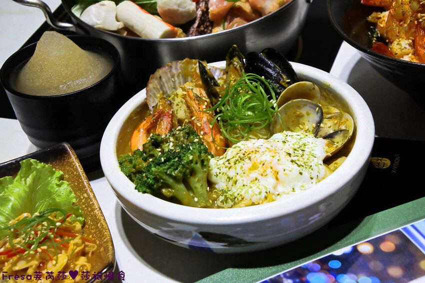 高雄火鍋【粟木小火鍋】深夜平價火鍋＋餐酒料理.素雅氛圍又輕鬆.飲品餐包無限供應│高雄鳳山店│鳳山美食 - Fresa芙芮莎♥莎旅憶食