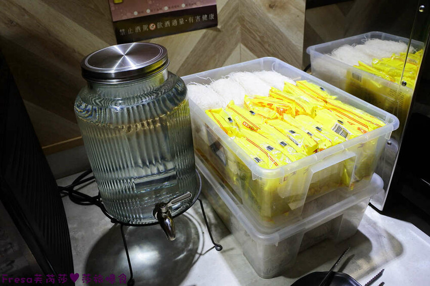 高雄火鍋【粟木小火鍋】深夜平價火鍋＋餐酒料理.素雅氛圍又輕鬆.飲品餐包無限供應│高雄鳳山店│鳳山美食 - Fresa芙芮莎♥莎旅憶食