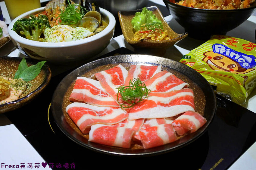 高雄火鍋【粟木小火鍋】深夜平價火鍋＋餐酒料理.素雅氛圍又輕鬆.飲品餐包無限供應│高雄鳳山店│鳳山美食 - Fresa芙芮莎♥莎旅憶食