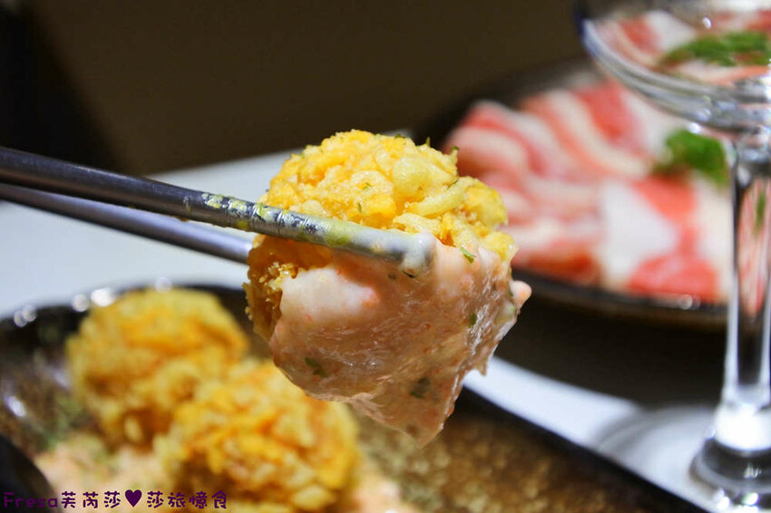 高雄火鍋【粟木小火鍋】深夜平價火鍋＋餐酒料理.素雅氛圍又輕鬆.飲品餐包無限供應│高雄鳳山店│鳳山美食 - Fresa芙芮莎♥莎旅憶食