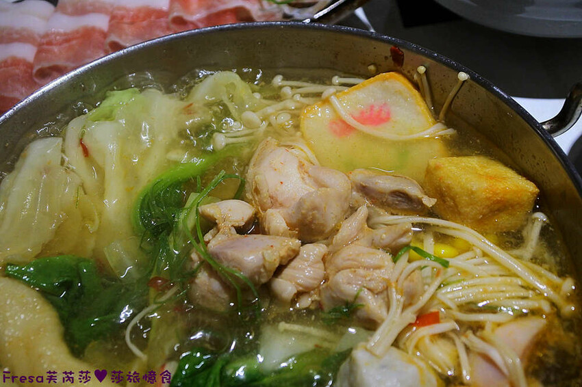 高雄火鍋【粟木小火鍋】深夜平價火鍋＋餐酒料理.素雅氛圍又輕鬆.飲品餐包無限供應│高雄鳳山店│鳳山美食 - Fresa芙芮莎♥莎旅憶食