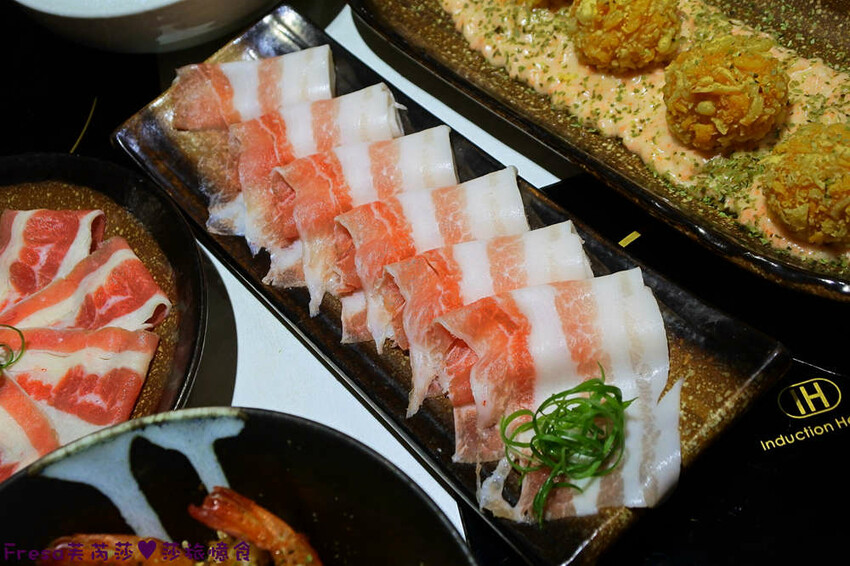 高雄火鍋【粟木小火鍋】深夜平價火鍋＋餐酒料理.素雅氛圍又輕鬆.飲品餐包無限供應│高雄鳳山店│鳳山美食 - Fresa芙芮莎♥莎旅憶食