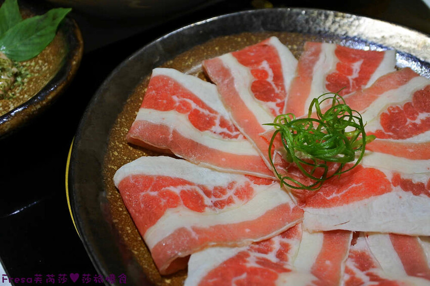 高雄火鍋【粟木小火鍋】深夜平價火鍋＋餐酒料理.素雅氛圍又輕鬆.飲品餐包無限供應│高雄鳳山店│鳳山美食 - Fresa芙芮莎♥莎旅憶食