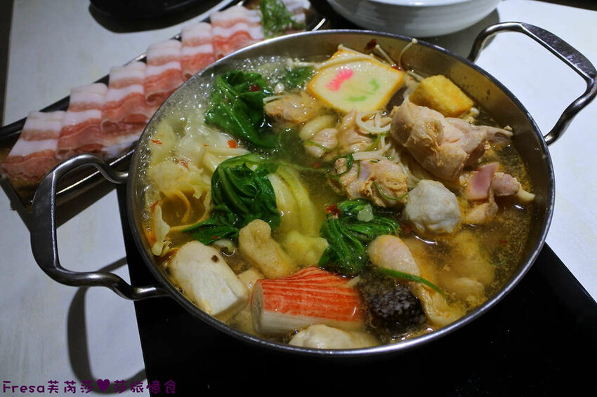 高雄火鍋【粟木小火鍋】深夜平價火鍋＋餐酒料理.素雅氛圍又輕鬆.飲品餐包無限供應│高雄鳳山店│鳳山美食 - Fresa芙芮莎♥莎旅憶食