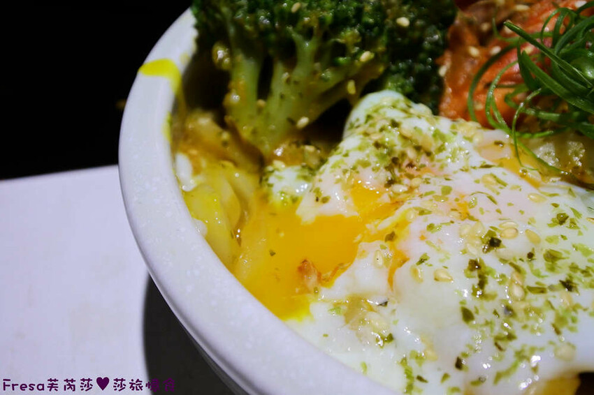 高雄火鍋【粟木小火鍋】深夜平價火鍋＋餐酒料理.素雅氛圍又輕鬆.飲品餐包無限供應│高雄鳳山店│鳳山美食 - Fresa芙芮莎♥莎旅憶食