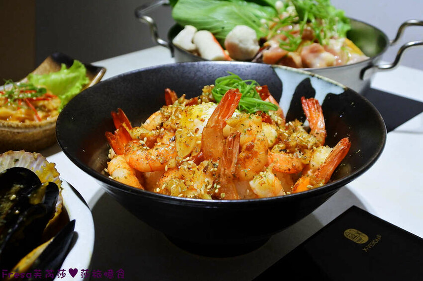 高雄火鍋【粟木小火鍋】深夜平價火鍋＋餐酒料理.素雅氛圍又輕鬆.飲品餐包無限供應│高雄鳳山店│鳳山美食 - Fresa芙芮莎♥莎旅憶食