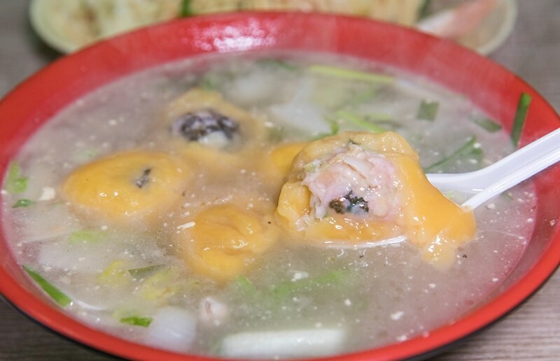 【吃翻華西街四十一】福清小吃店,萬西街夜市宵夜江湖.隱藏版中的隱藏版.招牌地瓜丸藏紫菜.紅燒荔枝肉沒荔枝