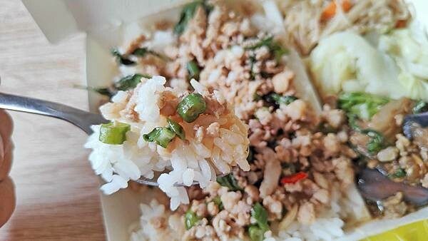 【新店美食】泰滿意 泰式美食館-網路評價4.4顆星的高評價泰式料理店