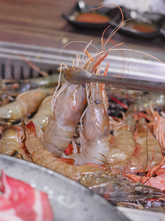 免飛日本!新竹也有80年代昭和感日式火烤兩吃炭烤吃到飽,比臉大、頂級加價$499龍蝦吃到飽