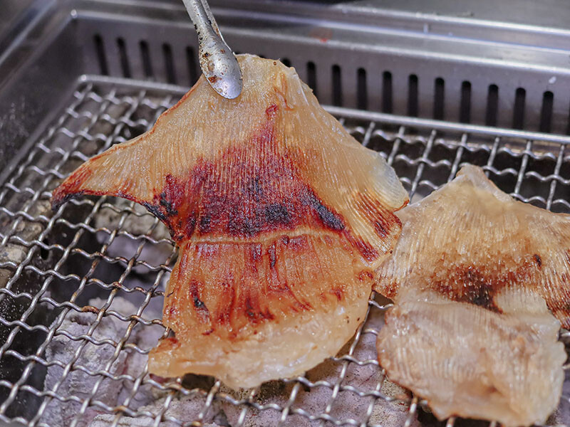 免飛日本!新竹也有80年代昭和感日式火烤兩吃炭烤吃到飽,比臉大、頂級加價$499龍蝦吃到飽