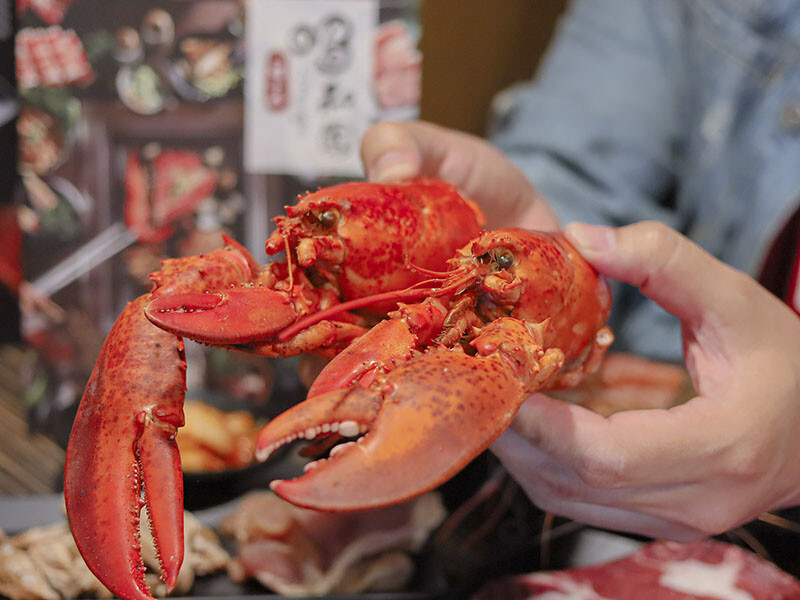 免飛日本!新竹也有80年代昭和感日式火烤兩吃炭烤吃到飽,比臉大、頂級加價$499龍蝦吃到飽