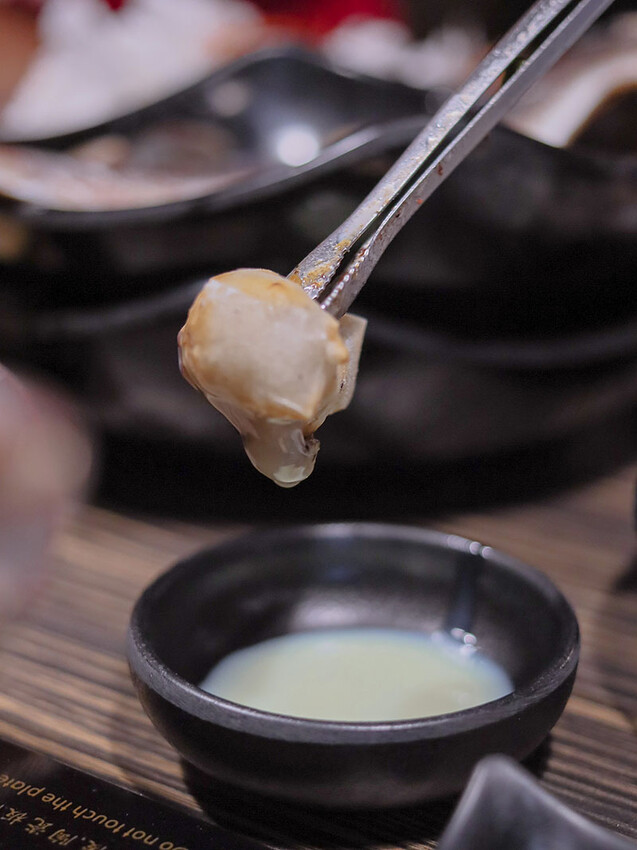 免飛日本!新竹也有80年代昭和感日式火烤兩吃炭烤吃到飽,比臉大、頂級加價$499龍蝦吃到飽