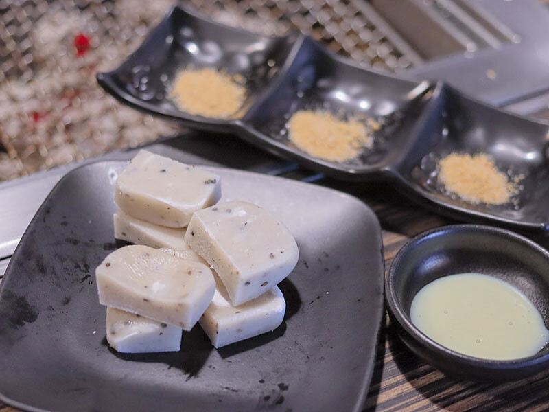 免飛日本!新竹也有80年代昭和感日式火烤兩吃炭烤吃到飽,比臉大、頂級加價$499龍蝦吃到飽