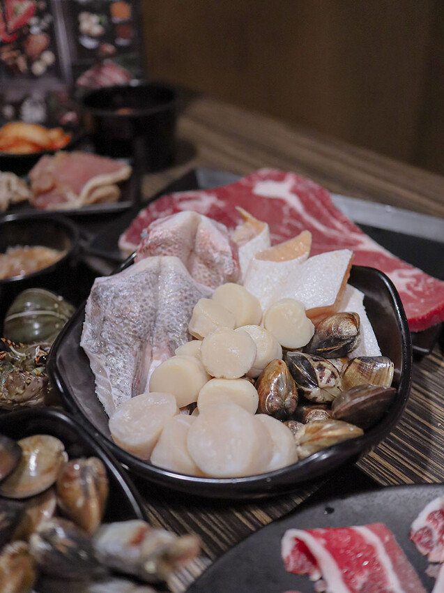 免飛日本!新竹也有80年代昭和感日式火烤兩吃炭烤吃到飽,比臉大、頂級加價$499龍蝦吃到飽