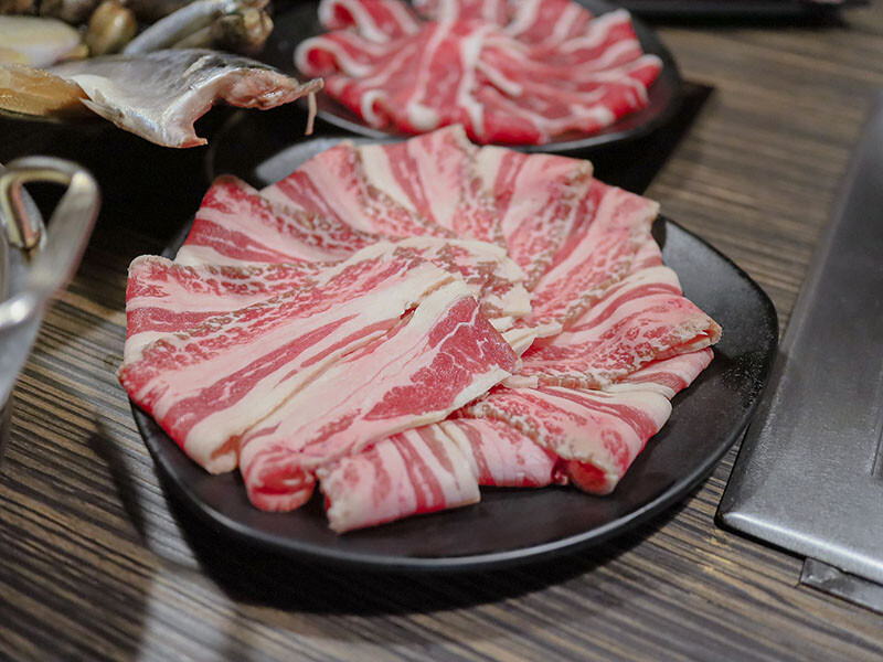 免飛日本!新竹也有80年代昭和感日式火烤兩吃炭烤吃到飽,比臉大、頂級加價$499龍蝦吃到飽