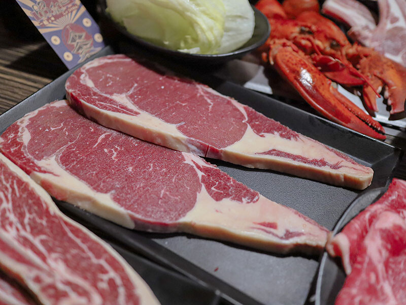 免飛日本!新竹也有80年代昭和感日式火烤兩吃炭烤吃到飽,比臉大、頂級加價$499龍蝦吃到飽