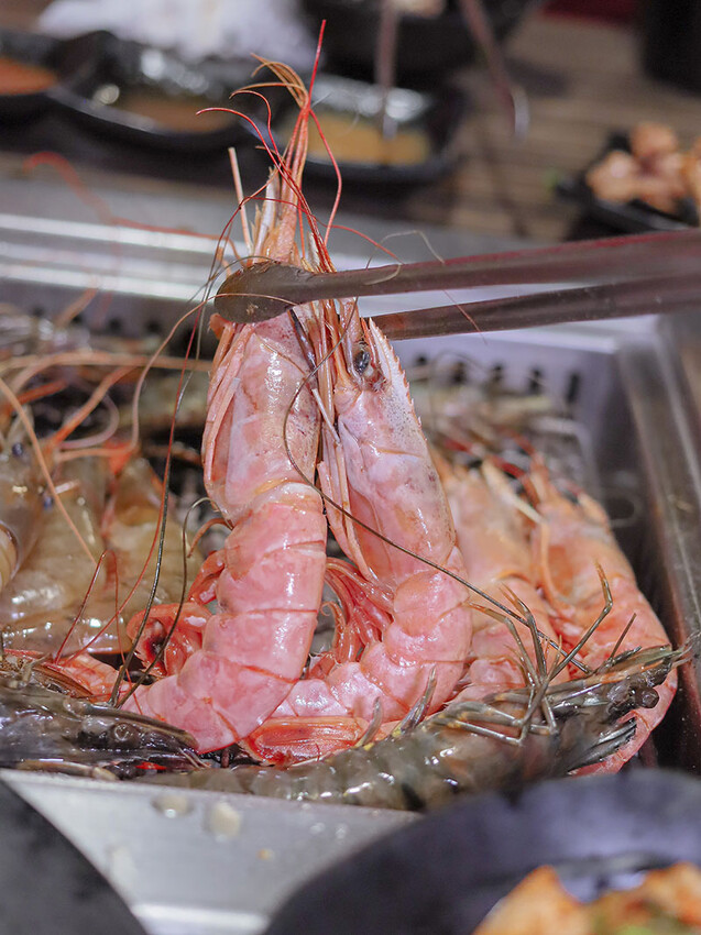 免飛日本!新竹也有80年代昭和感日式火烤兩吃炭烤吃到飽,比臉大、頂級加價$499龍蝦吃到飽