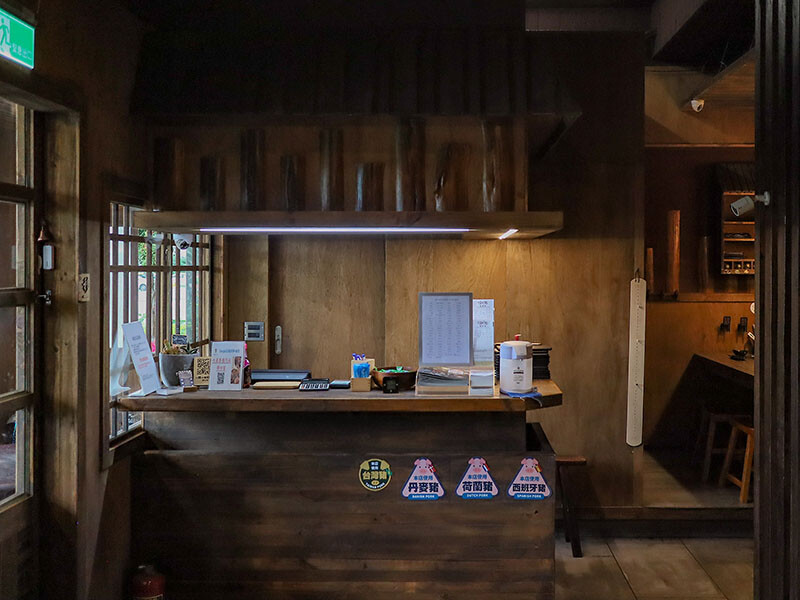 免飛日本!新竹也有80年代昭和感日式火烤兩吃炭烤吃到飽,比臉大、頂級加價$499龍蝦吃到飽