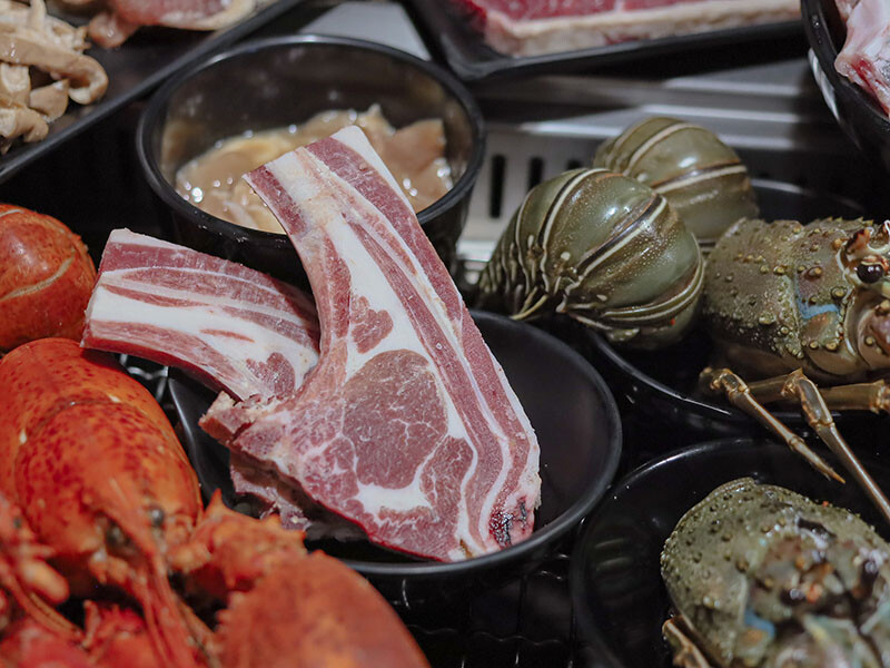 免飛日本!新竹也有80年代昭和感日式火烤兩吃炭烤吃到飽,比臉大、頂級加價$499龍蝦吃到飽