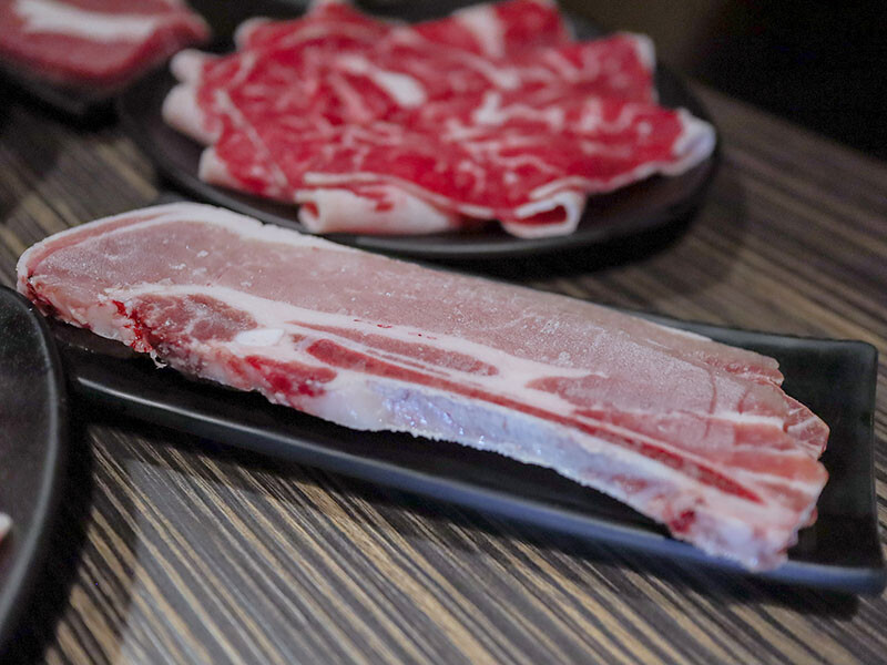 免飛日本!新竹也有80年代昭和感日式火烤兩吃炭烤吃到飽,比臉大、頂級加價$499龍蝦吃到飽