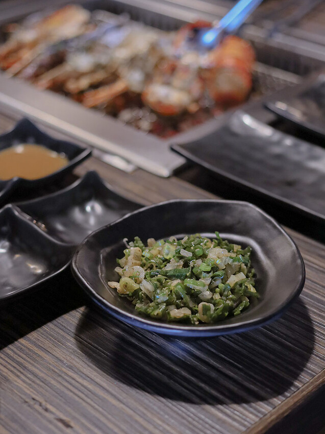 免飛日本!新竹也有80年代昭和感日式火烤兩吃炭烤吃到飽,比臉大、頂級加價$499龍蝦吃到飽