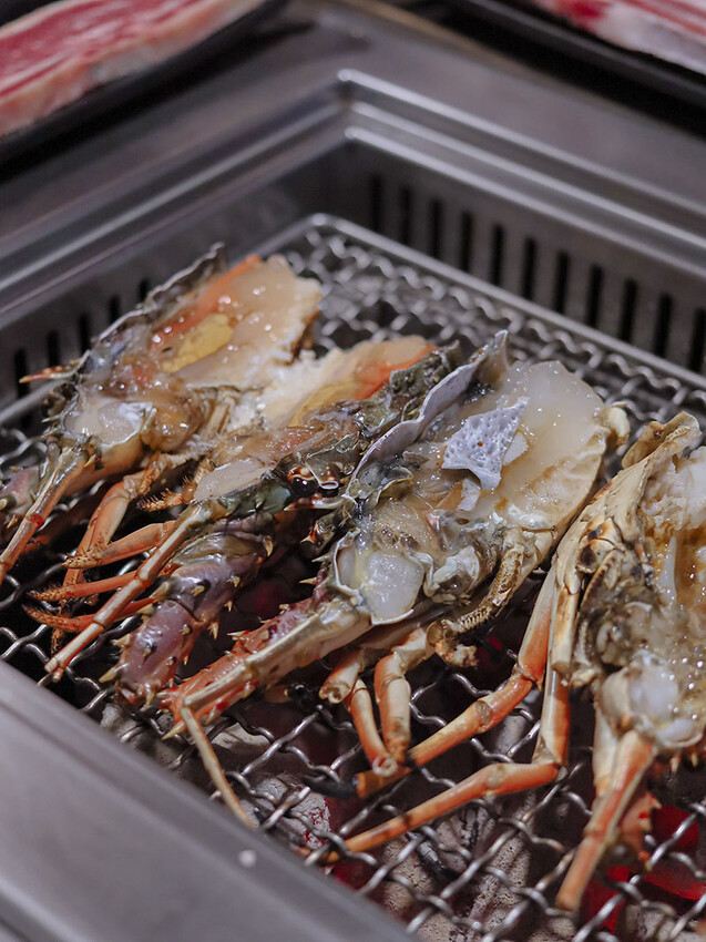 免飛日本!新竹也有80年代昭和感日式火烤兩吃炭烤吃到飽,比臉大、頂級加價$499龍蝦吃到飽