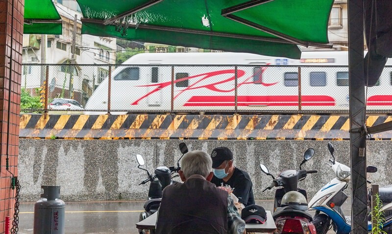 【基隆老味道三十三】鐵支路邊古早味什錦麵.料滿味鮮還有大量蔬菜.暖暖老街前四十年的暖暖老滋味